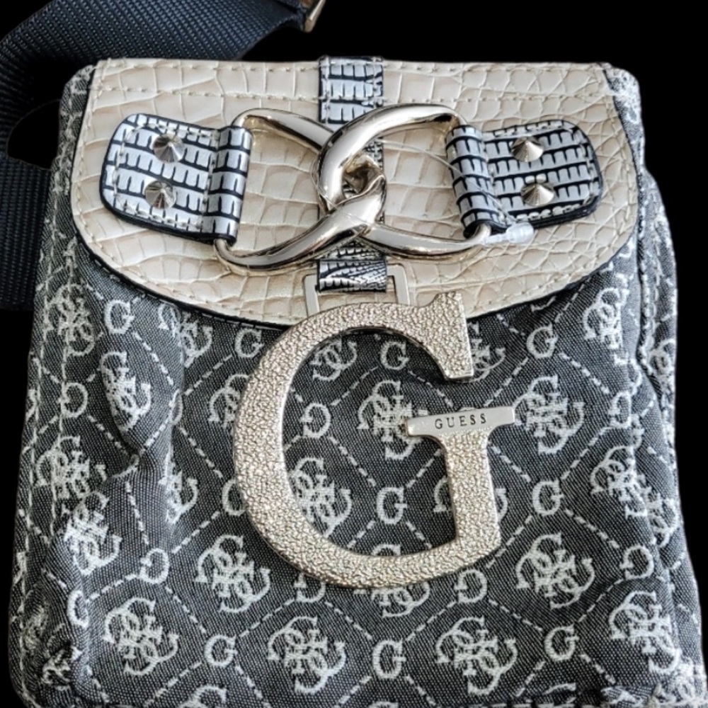 Guess crossbody bag Nwot super cute!